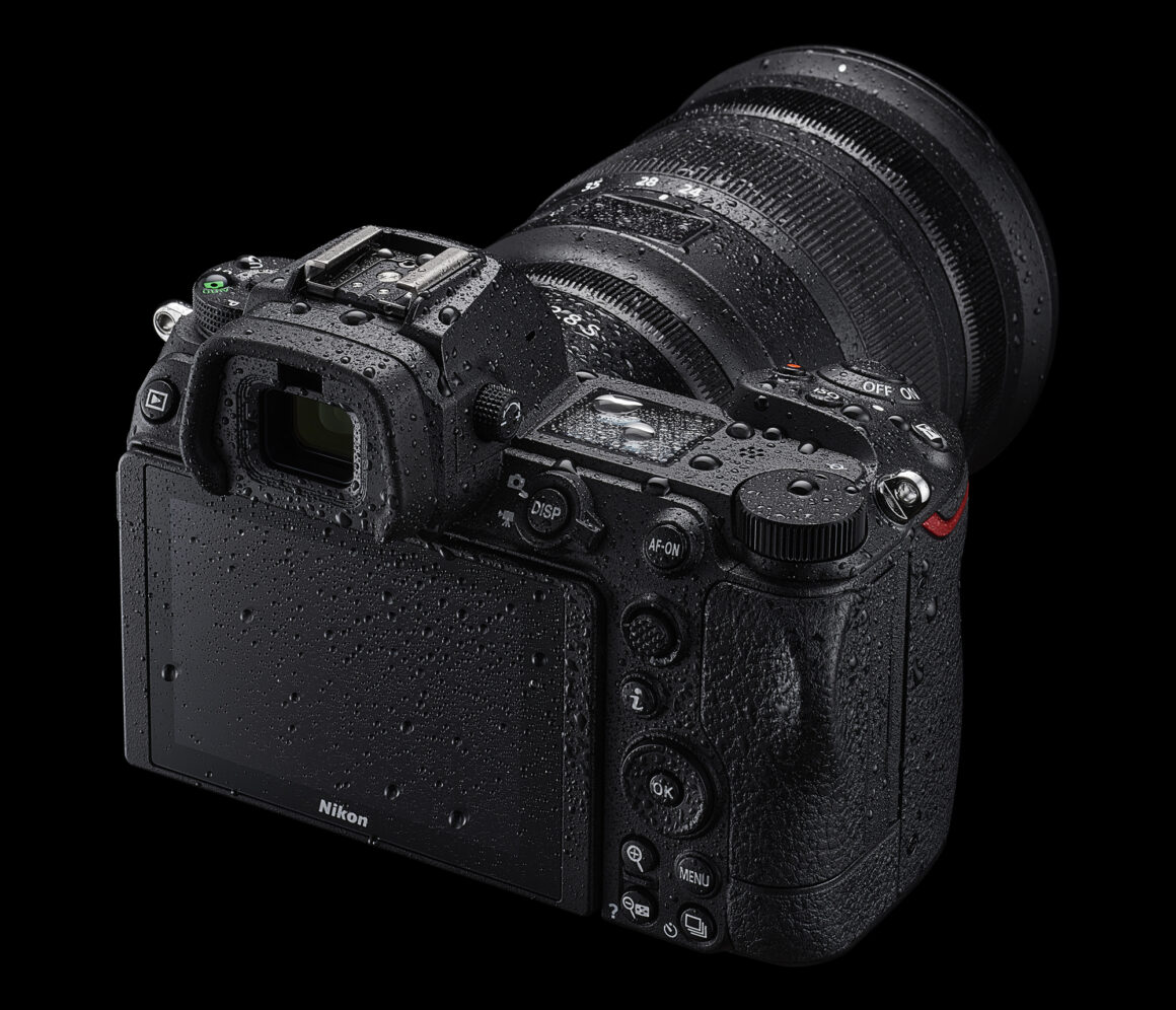 Das staub- und spritzwassergeschützte Gehäuse der Nikon Z7 II mit Nikkor Z 24-70mm f/4,0 S