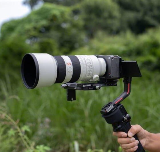 Das Sony FE 70-200mm f/2.8 GM OSS II an einer Sony Alpha FX3 mit Gimbal