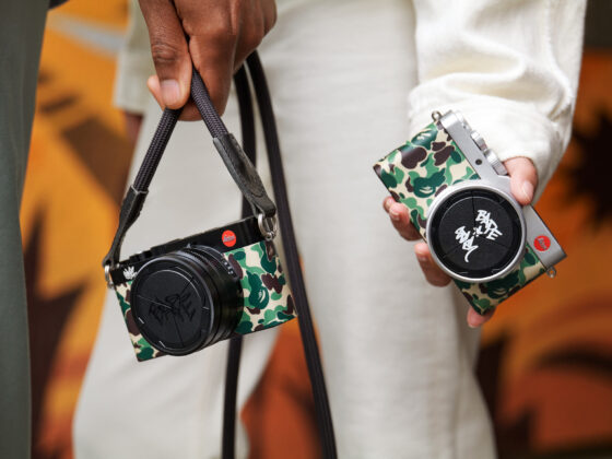 Die beiden Farbvarianten der Leica D-Lux 7 „A BATHING APE® X STASH“ Limited Edition