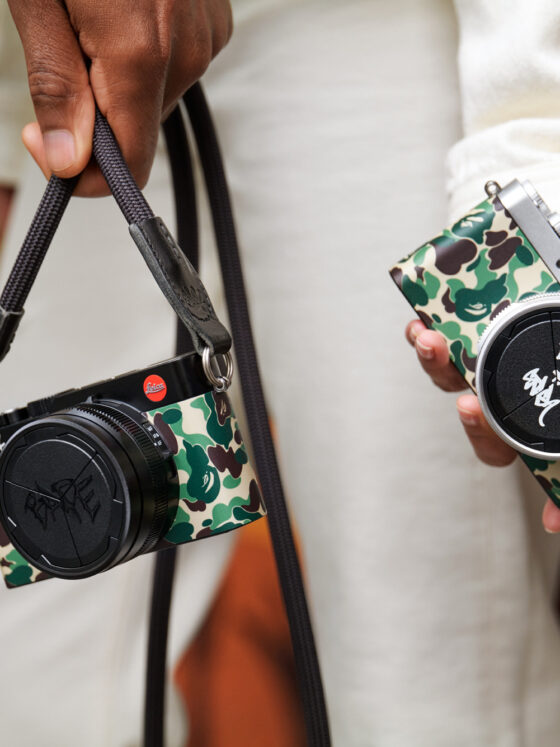 Die beiden Farbvarianten der Leica D-Lux 7 „A BATHING APE® X STASH“ Limited Edition