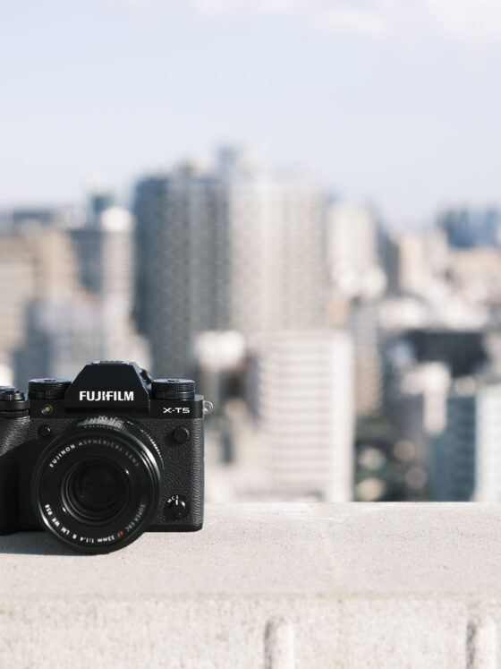 Die Fujifilm X-T5 mit Fujinon XF 33mm f/1.4 R LM WR
