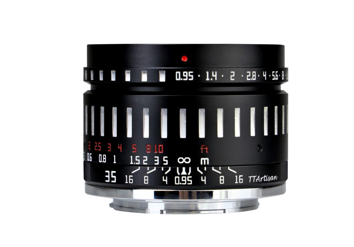 Das TTArtisan C 35mm f/0.95 ist mit Fokus- und Blendenring sowie ausführlichen Skalen versehen