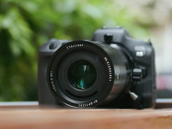 Das TTArtisan 100mm f/2.8 Macro 2X Tilt-Shift an einer Canon EOS R5